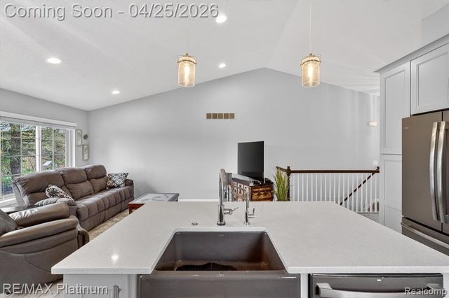 22290 Quail Run Circle 6, South Lyon, MI 48178