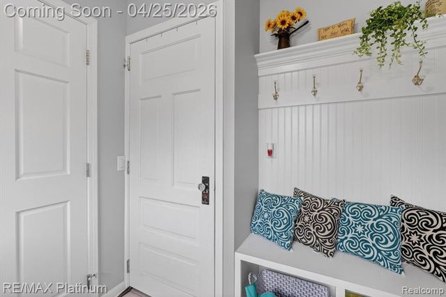 22290 Quail Run Circle 6, South Lyon, MI 48178