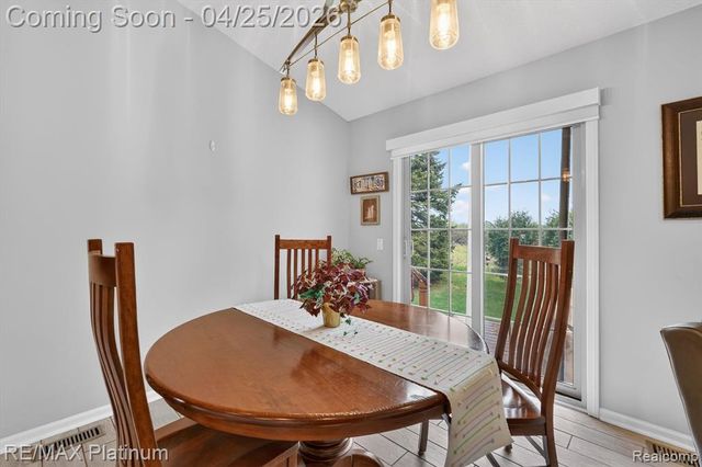 22290 Quail Run Circle 6, South Lyon, MI 48178