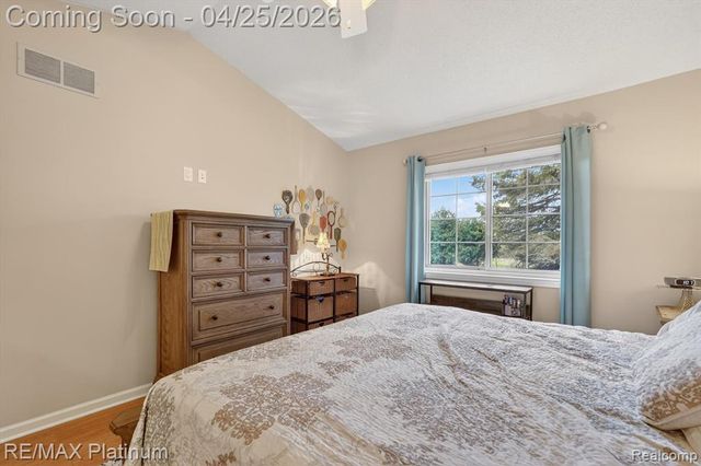 22290 Quail Run Circle 6, South Lyon, MI 48178