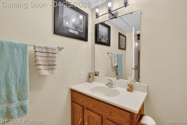 22290 Quail Run Circle 6, South Lyon, MI 48178