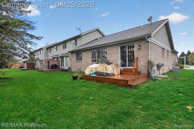 22290 Quail Run Circle 6, South Lyon, MI 48178