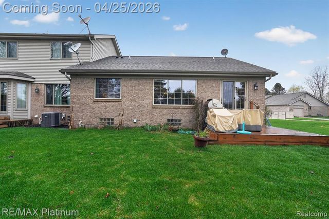 22290 Quail Run Circle 6, South Lyon, MI 48178