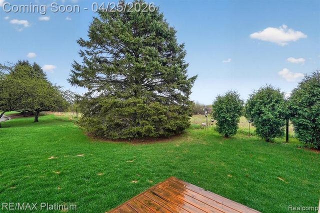 22290 Quail Run Circle 6, South Lyon, MI 48178