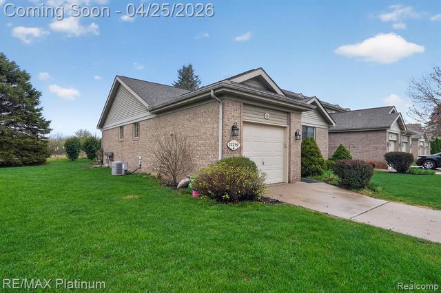 22290 Quail Run Circle 6, South Lyon, MI 48178
