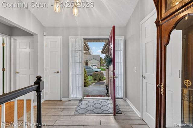 22290 Quail Run Circle 6, South Lyon, MI 48178