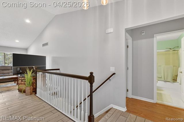 22290 Quail Run Circle 6, South Lyon, MI 48178