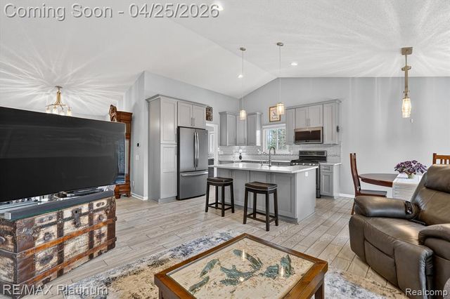 22290 Quail Run Circle 6, South Lyon, MI 48178