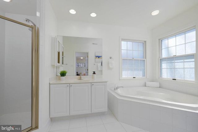 2016 N GREENBRIER ST, Arlington, VA 22205