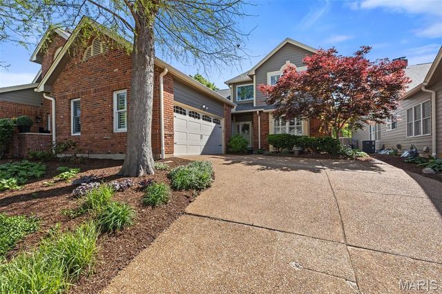 710 Willow Spring Hill Court, Town And Country, MO 63017