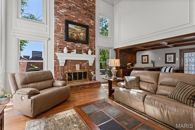 710 Willow Spring Hill Court, Town And Country, MO 63017