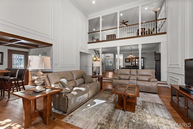 710 Willow Spring Hill Court, Town And Country, MO 63017