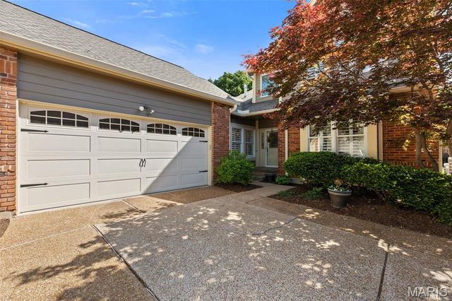 710 Willow Spring Hill Court, Town And Country, MO 63017