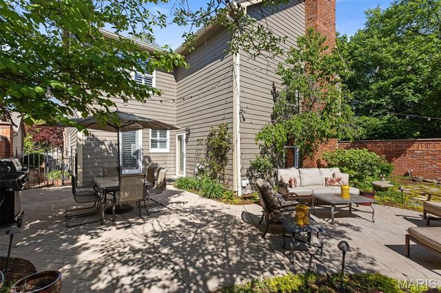 710 Willow Spring Hill Court, Town And Country, MO 63017