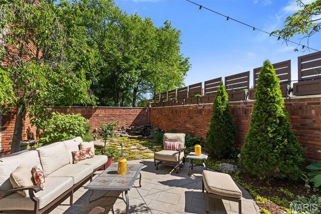 710 Willow Spring Hill Court, Town And Country, MO 63017