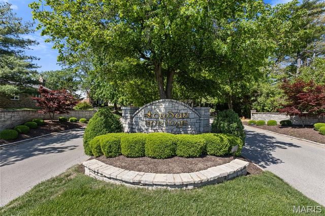 710 Willow Spring Hill Court, Town And Country, MO 63017