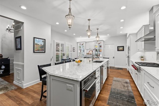 710 Willow Spring Hill Court, Town And Country, MO 63017
