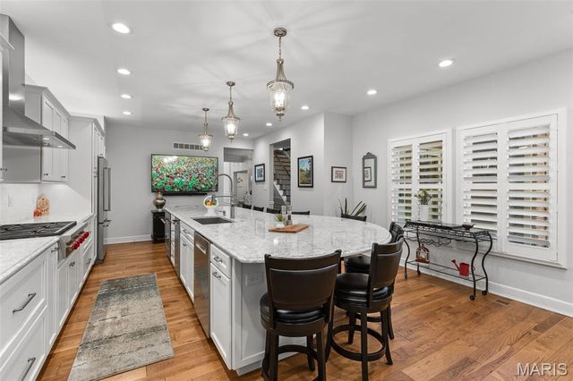 710 Willow Spring Hill Court, Town And Country, MO 63017