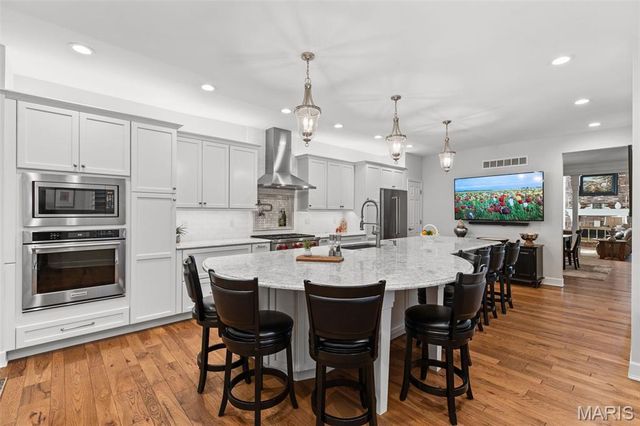 710 Willow Spring Hill Court, Town And Country, MO 63017