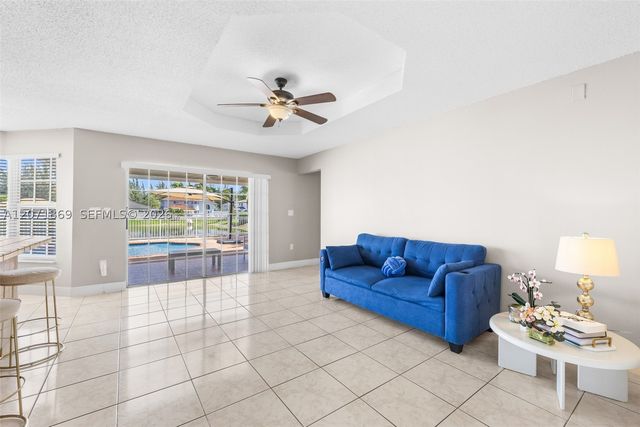 15753 SW 43rd St, Miami, FL 33185