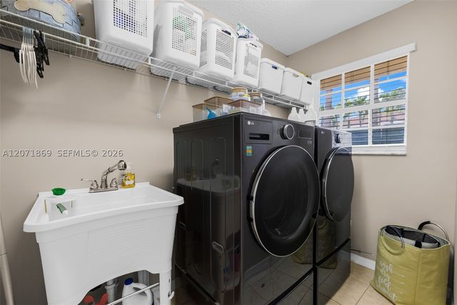 15753 SW 43rd St, Miami, FL 33185