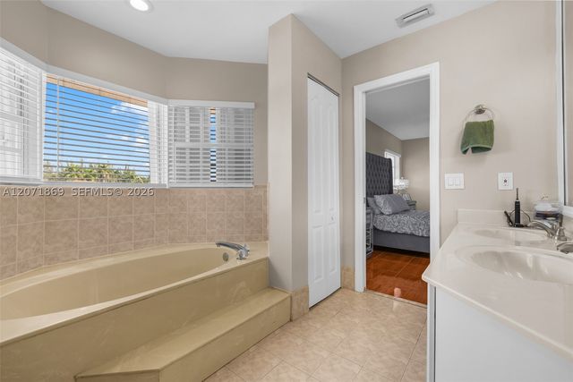 15753 SW 43rd St, Miami, FL 33185