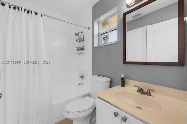15753 SW 43rd St, Miami, FL 33185