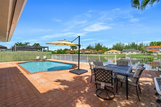 15753 SW 43rd St, Miami, FL 33185