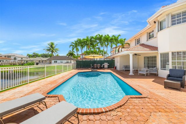 15753 SW 43rd St, Miami, FL 33185