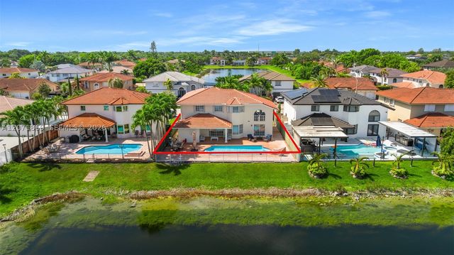 15753 SW 43rd St, Miami, FL 33185