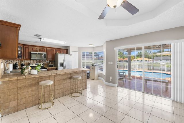 15753 SW 43rd St, Miami, FL 33185