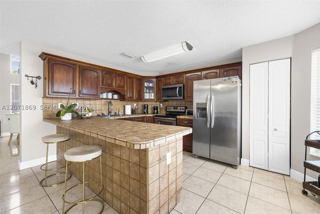 15753 SW 43rd St, Miami, FL 33185