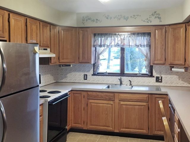 125 George St, Somerset, MA 02726