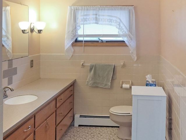 125 George St, Somerset, MA 02726