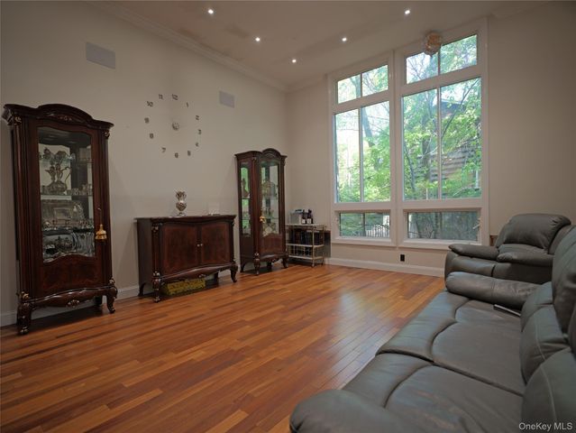 31 Dawn Lane, Suffern, NY 10901