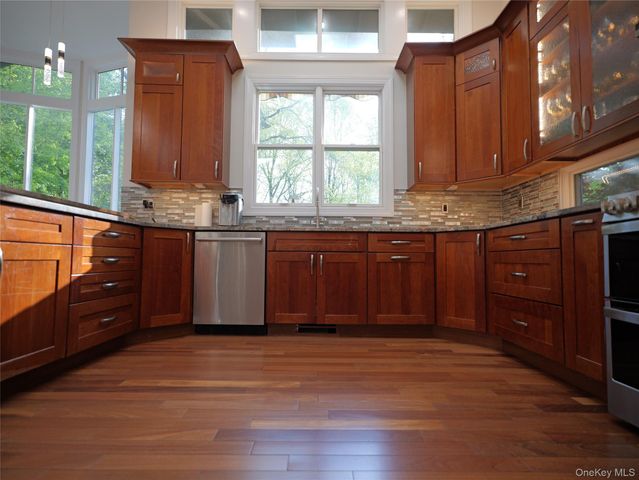 31 Dawn Lane, Suffern, NY 10901