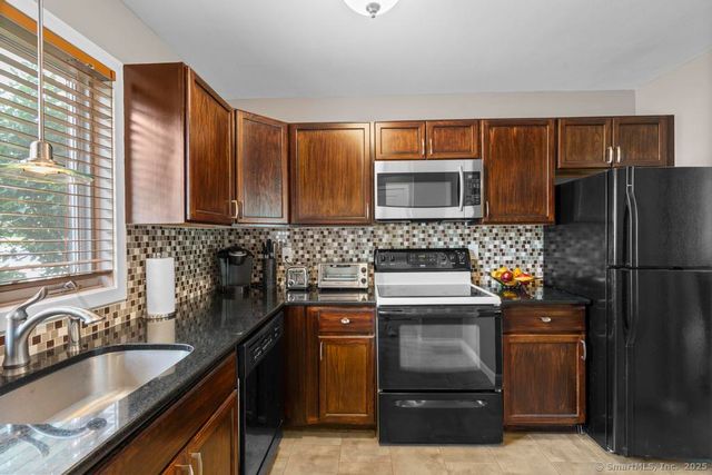 827 Oronoke Road APT 5-6, Waterbury, CT 06708