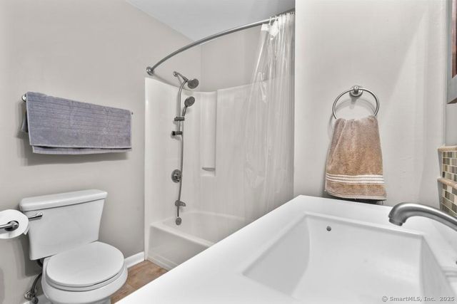 827 Oronoke Road APT 5-6, Waterbury, CT 06708