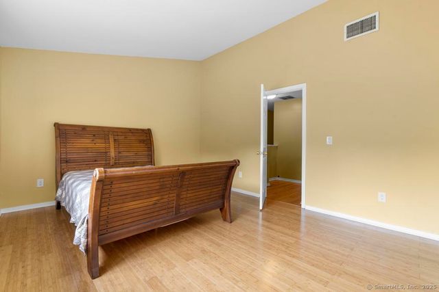 827 Oronoke Road APT 5-6, Waterbury, CT 06708