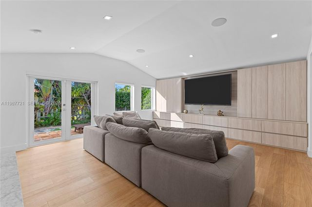 8926 Emerson Ave, Surfside, FL 33154