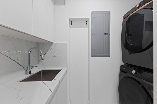 8926 Emerson Ave, Surfside, FL 33154