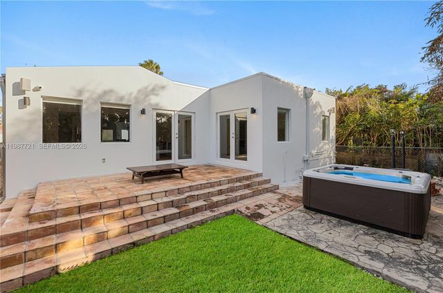 8926 Emerson Ave, Surfside, FL 33154