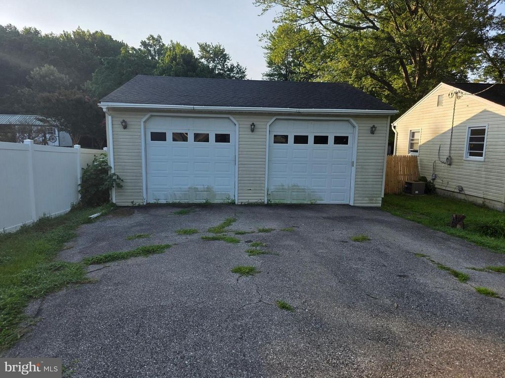 2590 HALLOWING POINT RD, Prince Frederick, MD 20678