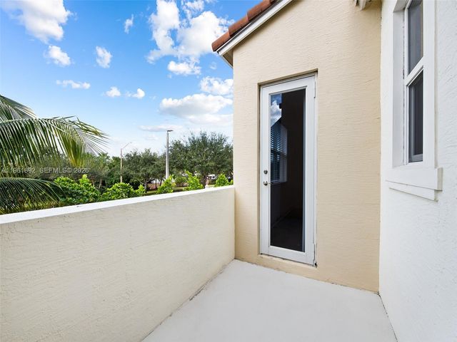 1732 NW 124th Pl, Pembroke Pines, FL 33028