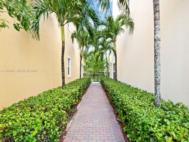 1732 NW 124th Pl, Pembroke Pines, FL 33028