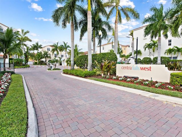 1732 NW 124th Pl, Pembroke Pines, FL 33028