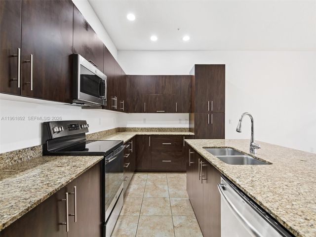 1732 NW 124th Pl, Pembroke Pines, FL 33028