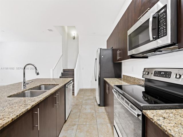 1732 NW 124th Pl, Pembroke Pines, FL 33028