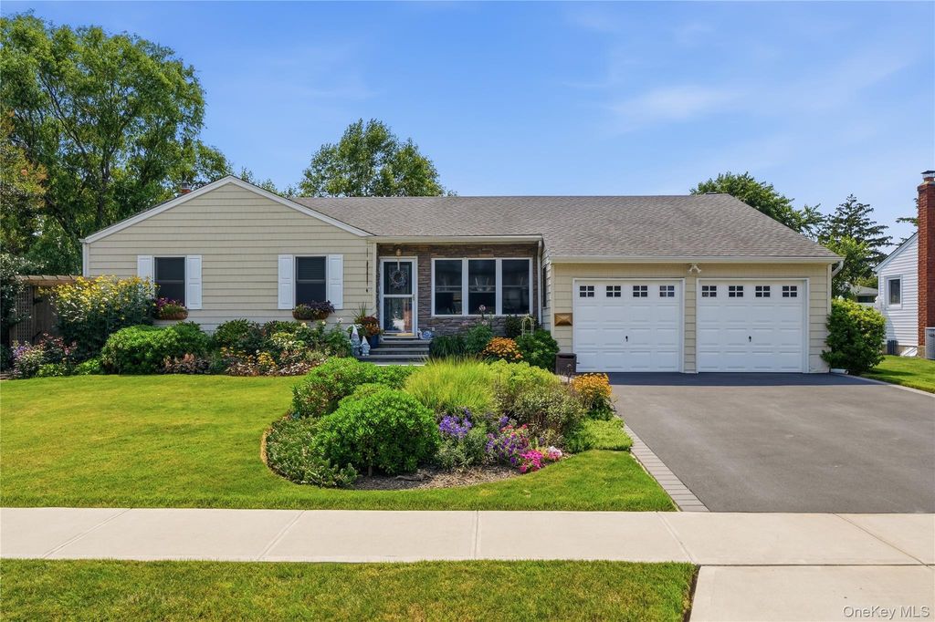 1 Wheeler Court, Deer Park, NY 11729 — exterior