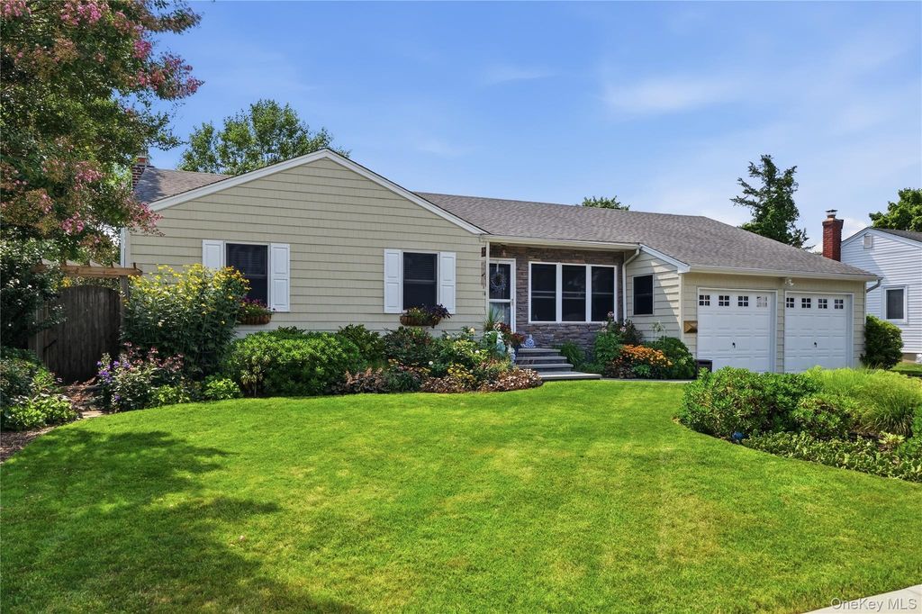 1 Wheeler Court, Deer Park, NY 11729 — photo 2